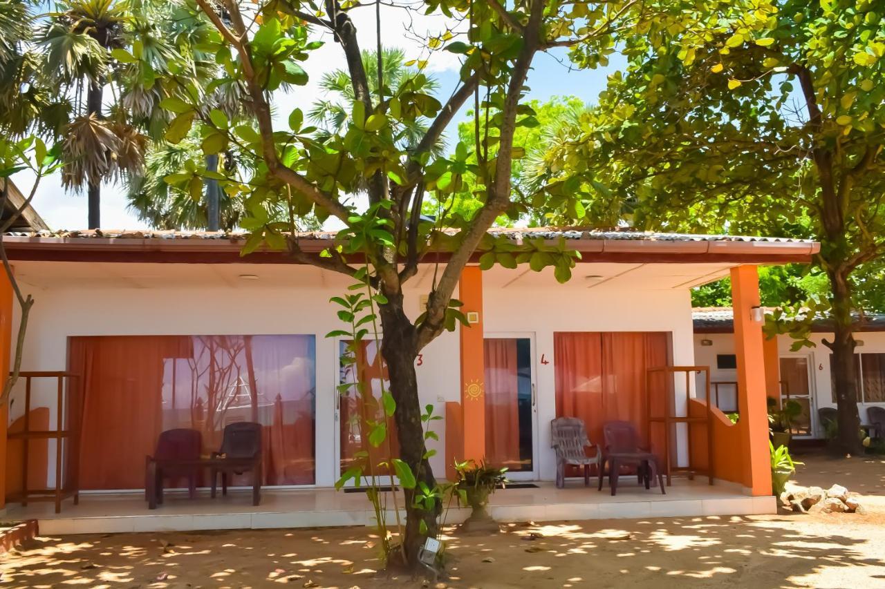 Golden Beach Cottages Trincomalee Bagian luar foto