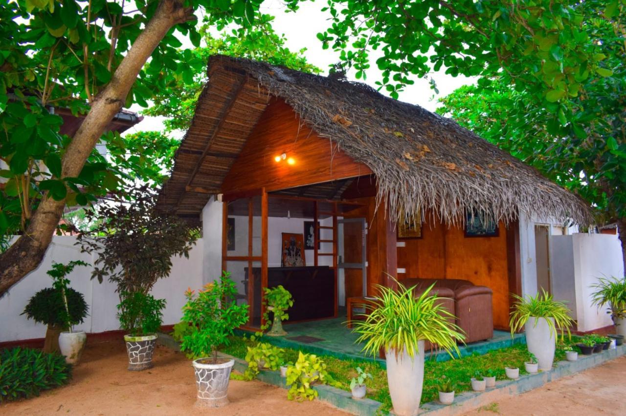 Golden Beach Cottages Trincomalee Bagian luar foto