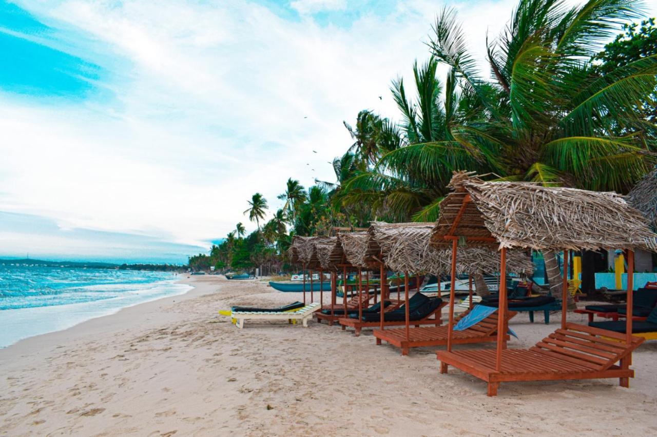Golden Beach Cottages Trincomalee Bagian luar foto