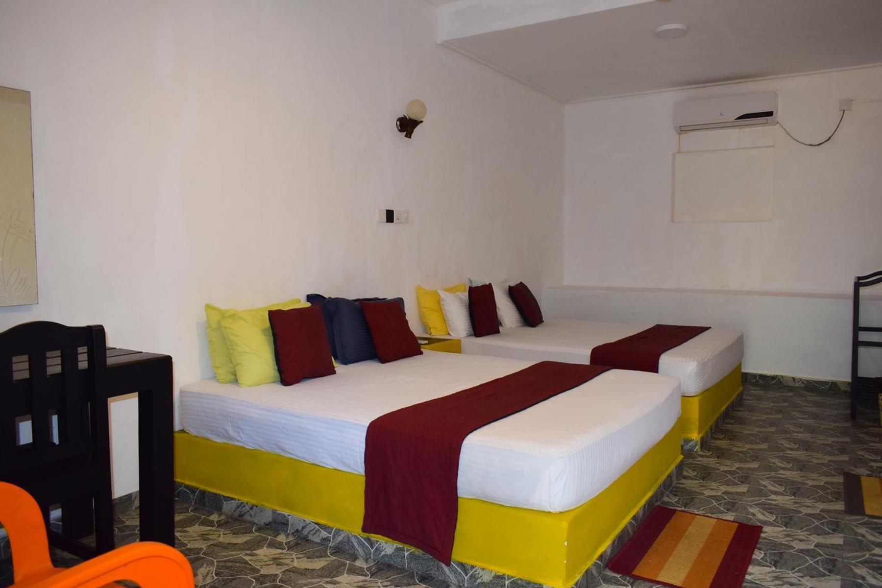 Golden Beach Cottages Trincomalee Bagian luar foto