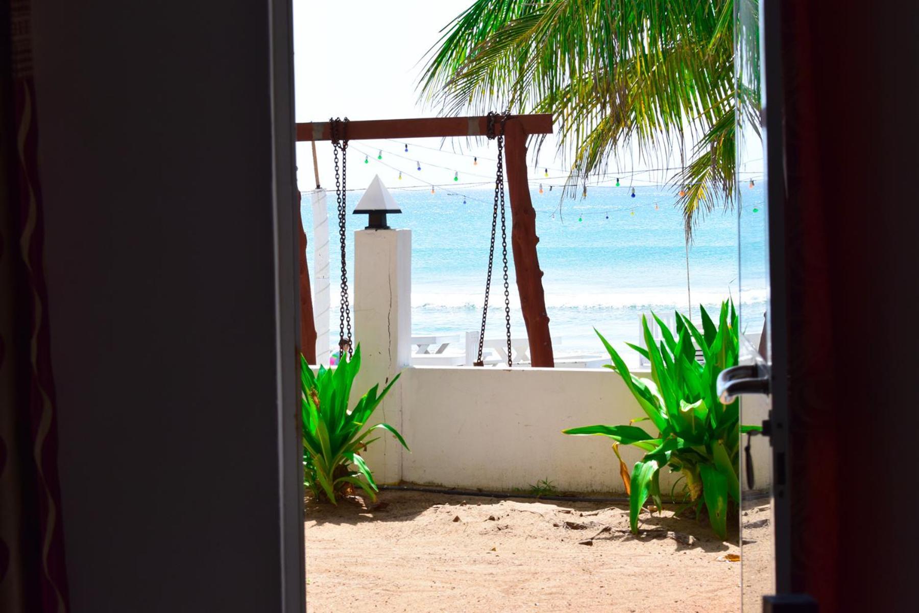 Golden Beach Cottages Trincomalee Bagian luar foto