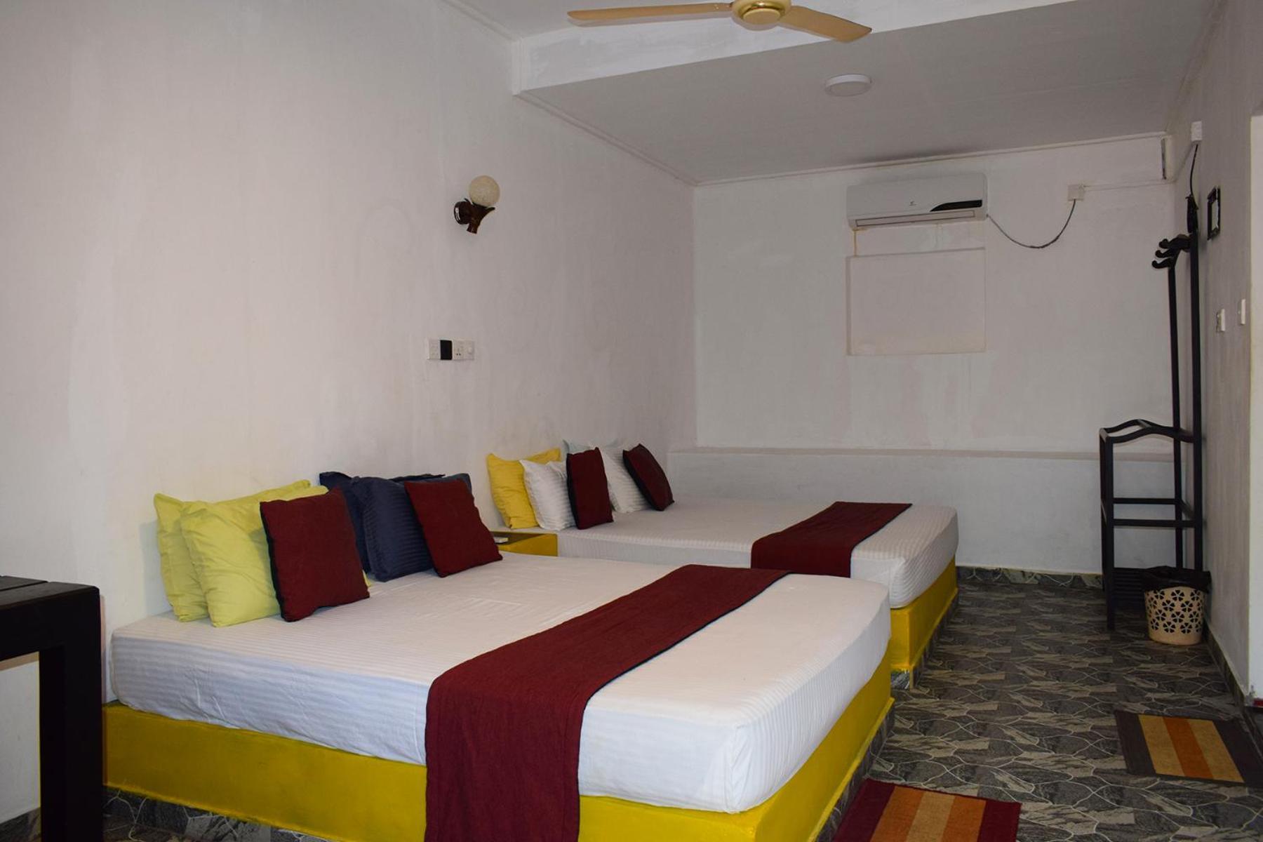 Golden Beach Cottages Trincomalee Bagian luar foto
