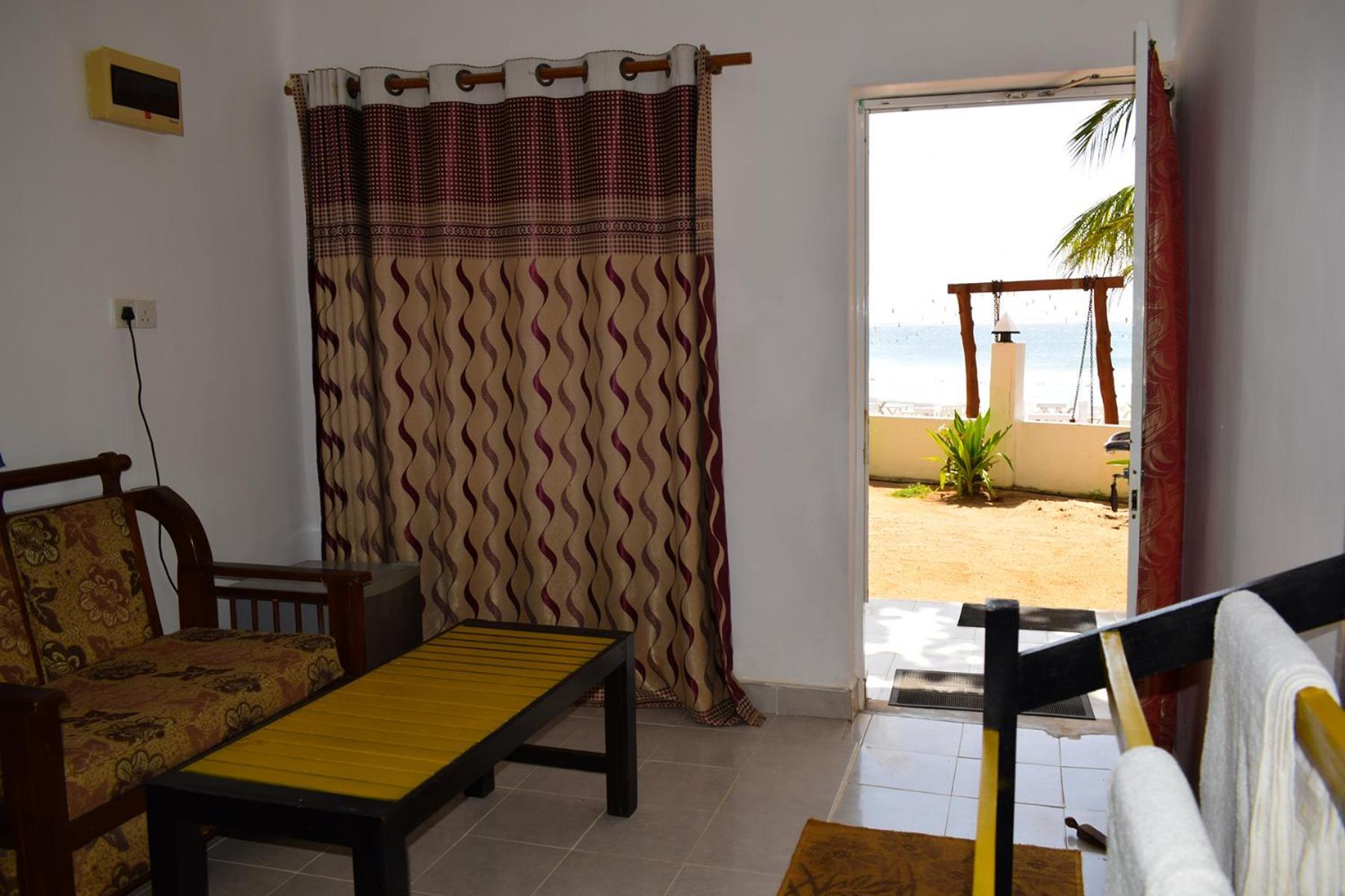 Golden Beach Cottages Trincomalee Bagian luar foto