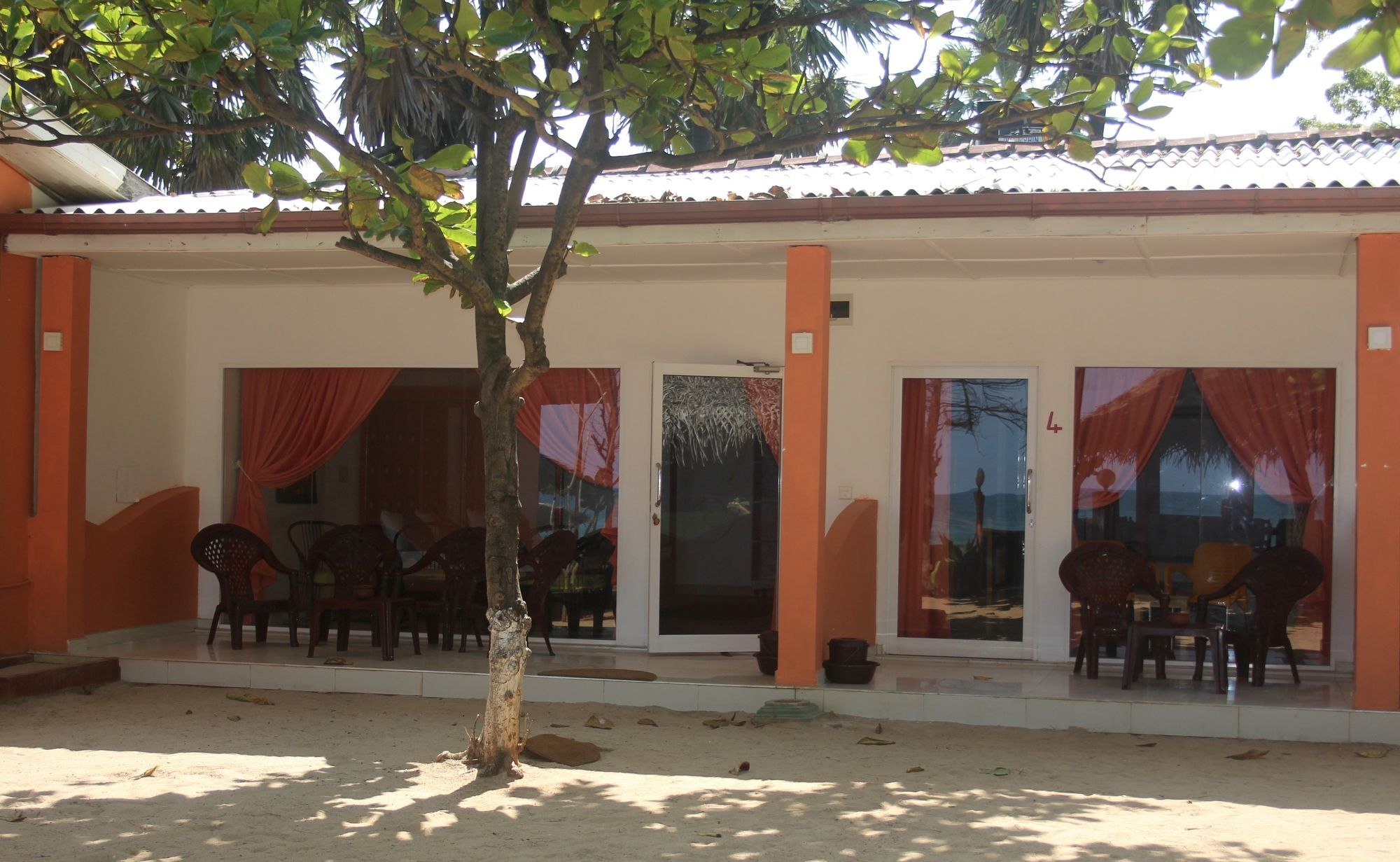 Golden Beach Cottages Trincomalee Bagian luar foto